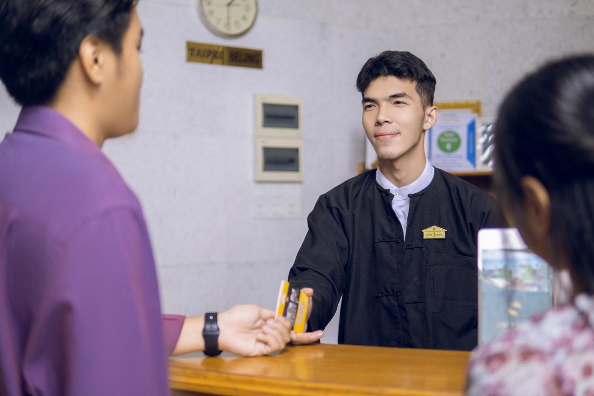 Hotel Sidney Yangon Dış mekan fotoğraf