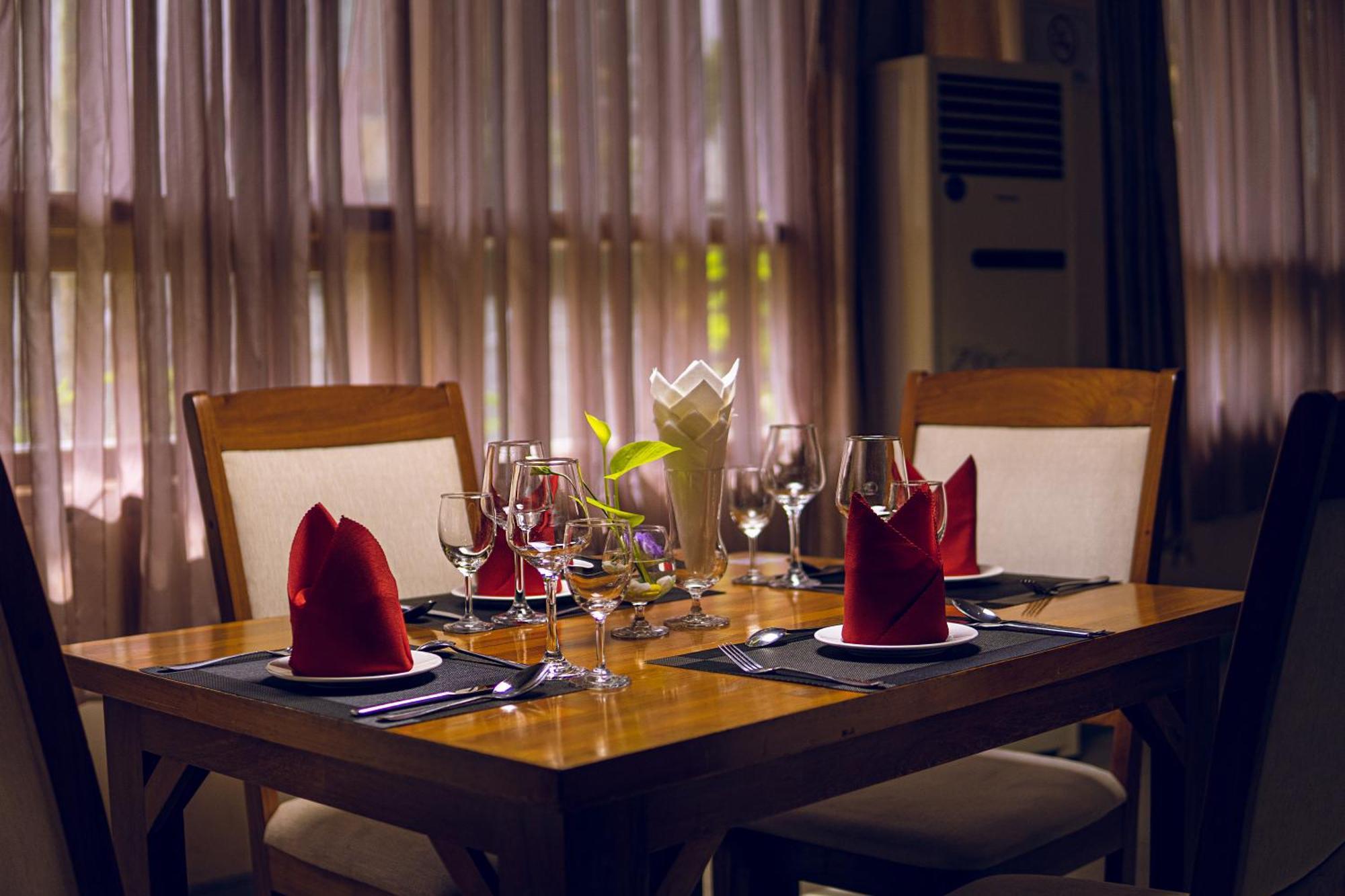 Hotel Sidney Yangon Dış mekan fotoğraf